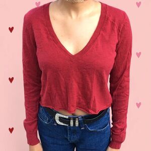 Lightweight long-sleeve crop top